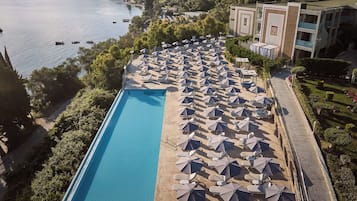 Indoor pool, seasonal outdoor pool, sun loungers