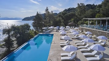 Piscine couverte, piscine extérieure (ouverte en saison)