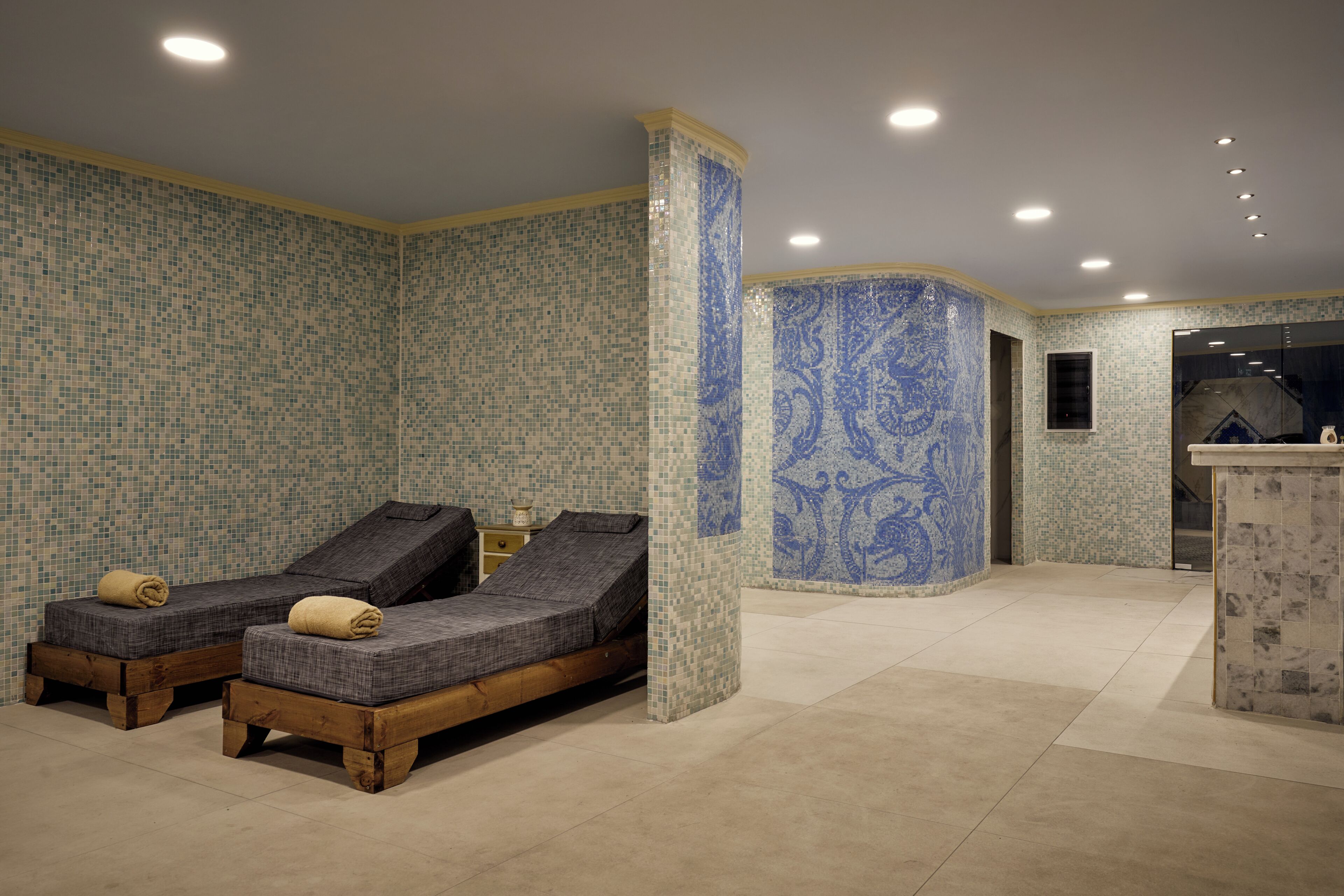 Sauna, body treatments, facials, massages