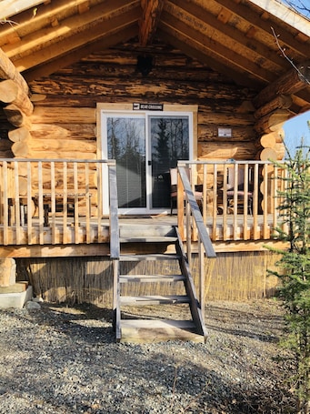 Bear Cabin, Mountain view | Premium bedding, individually decorated, individually furnished