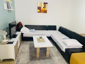 Ropa de cama hipoalergénica, escritorio y cortinas blackout 