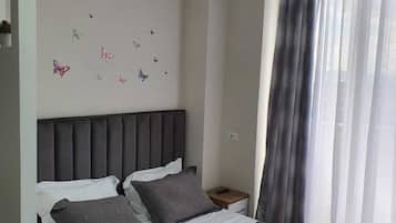 Hypo-allergenic bedding, desk, blackout curtains, free WiFi