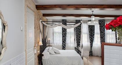 Suite room in a 3 * Rustic hotel