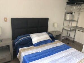 2 makuuhuonetta, silitysrauta/-lauta, Wi-Fi, vuodevaatteet