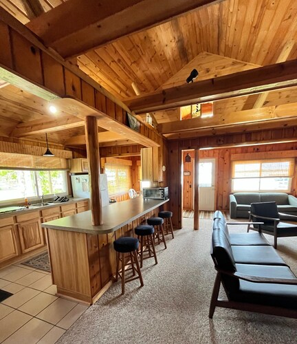 Waterfront Cottage on Long Lake