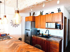 Mikrowelle, Wasserkocher mit Kaffee-/Teezubehör