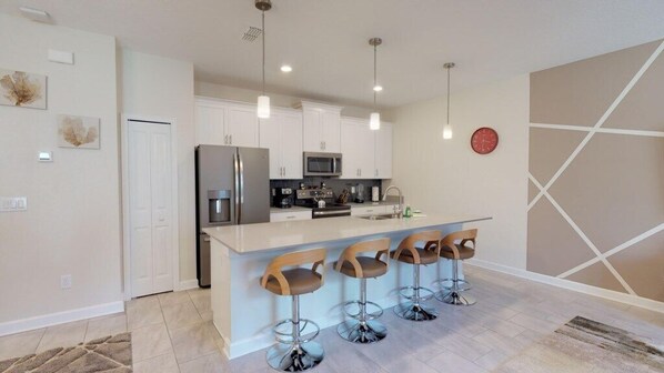 独立别墅, 多张床, 私人游泳池 | 私人厨房 | 冰箱、微波炉、炉灶、洗碗机