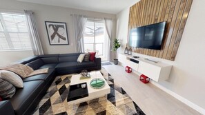 House, Multiple Beds, Private Pool, Pool View | Living room