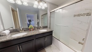 House, Multiple Beds, Private Pool, Pool View | Bathroom