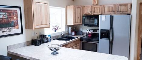 雪櫃、微波爐、焗爐、爐具