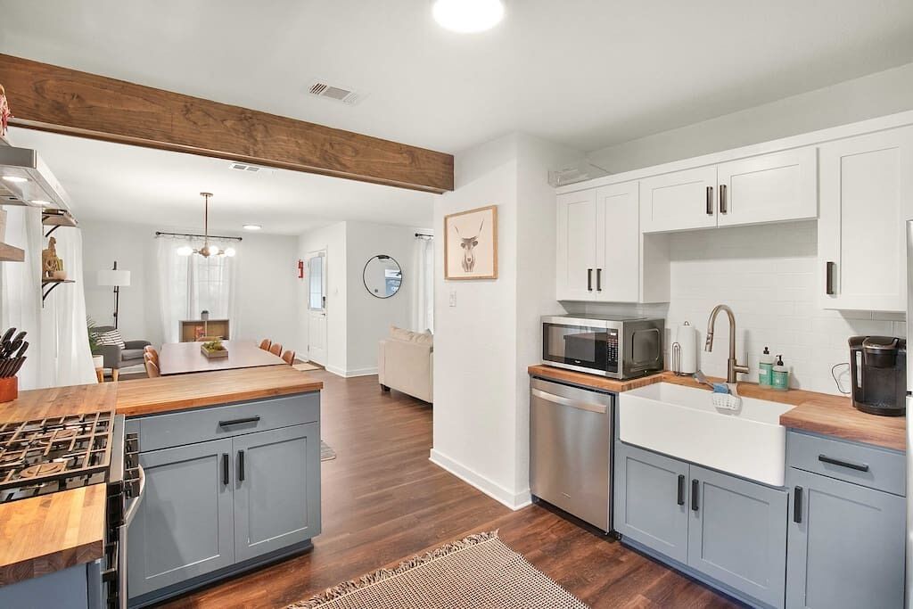 Køleskab, mikrobølgeovn, ovn, kogeplade