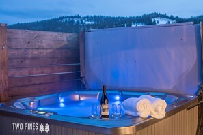 Outdoor spa tub - Chic Home Close to Town Center! Hot Tub! 5 Min Walk to Shuttle! 15 Min Drive to (Big Sky)