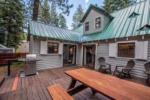 Outdoor dining - Fir Forest Cottage by Hauserman Rental Group (Tahoe City)