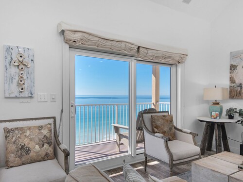 Condos directly on the Gulf