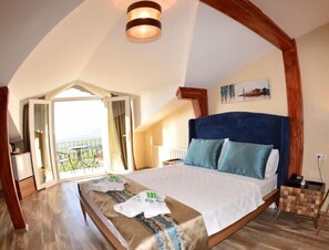Free minibar, in-room safe, iron/ironing board, free WiFi