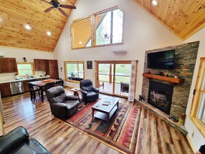 TV connectée, cheminée