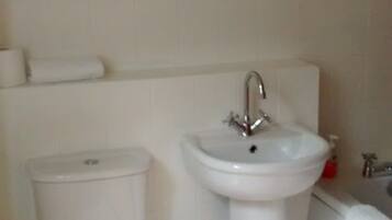 Combined shower/bathtub, hair dryer, towels, soap