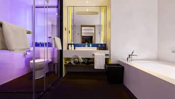 Suite, 1 chambre | Salle de bain
