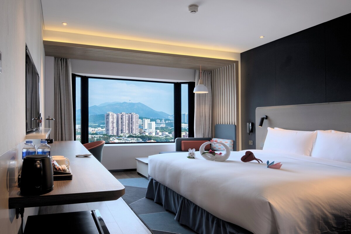 Blackout curtains, soundproofing, free WiFi, bed sheets
