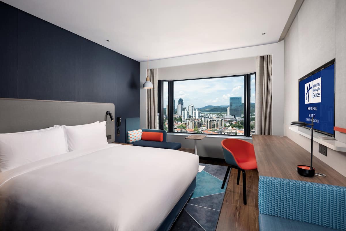 Standardzimmer, 1 King-Bett, Stadtblick (Stocked Minibar)