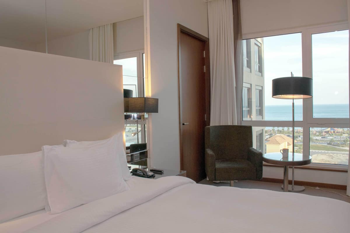 Room, 1 Queen Bed, Sea View | Pillowtop beds, in-room safe, desk, laptop workspace
