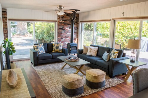 Creswellin historiallinen maalaistalo w / uima-allas + kylpylä - 15 minuuttia Eugene, U O, & viinitilat!