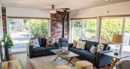 Creswellin historiallinen maalaistalo w / uima-allas + kylpylä - 15 minuuttia Eugene, U O, & viinitilat!