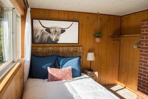 3 bedrooms, desk, iron/ironing board, WiFi