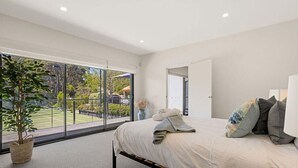 3 habitaciones, tabla de planchar con plancha, wifi y ropa de cama 