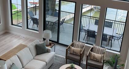 Custom lake home, dock/boat lift, private beach, sleeps up to 15 see description