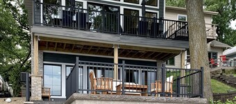 Custom lake home, dock/boat lift, private beach, sleeps up to 15 see description