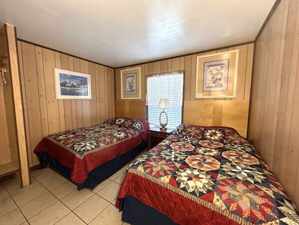 2 bedrooms, desk, WiFi, bed sheets