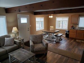 Téléviseur connecté, livres, chaîne audio