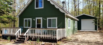 Private, wooded, cozy cabin close to Higgins Lake has everything you need!