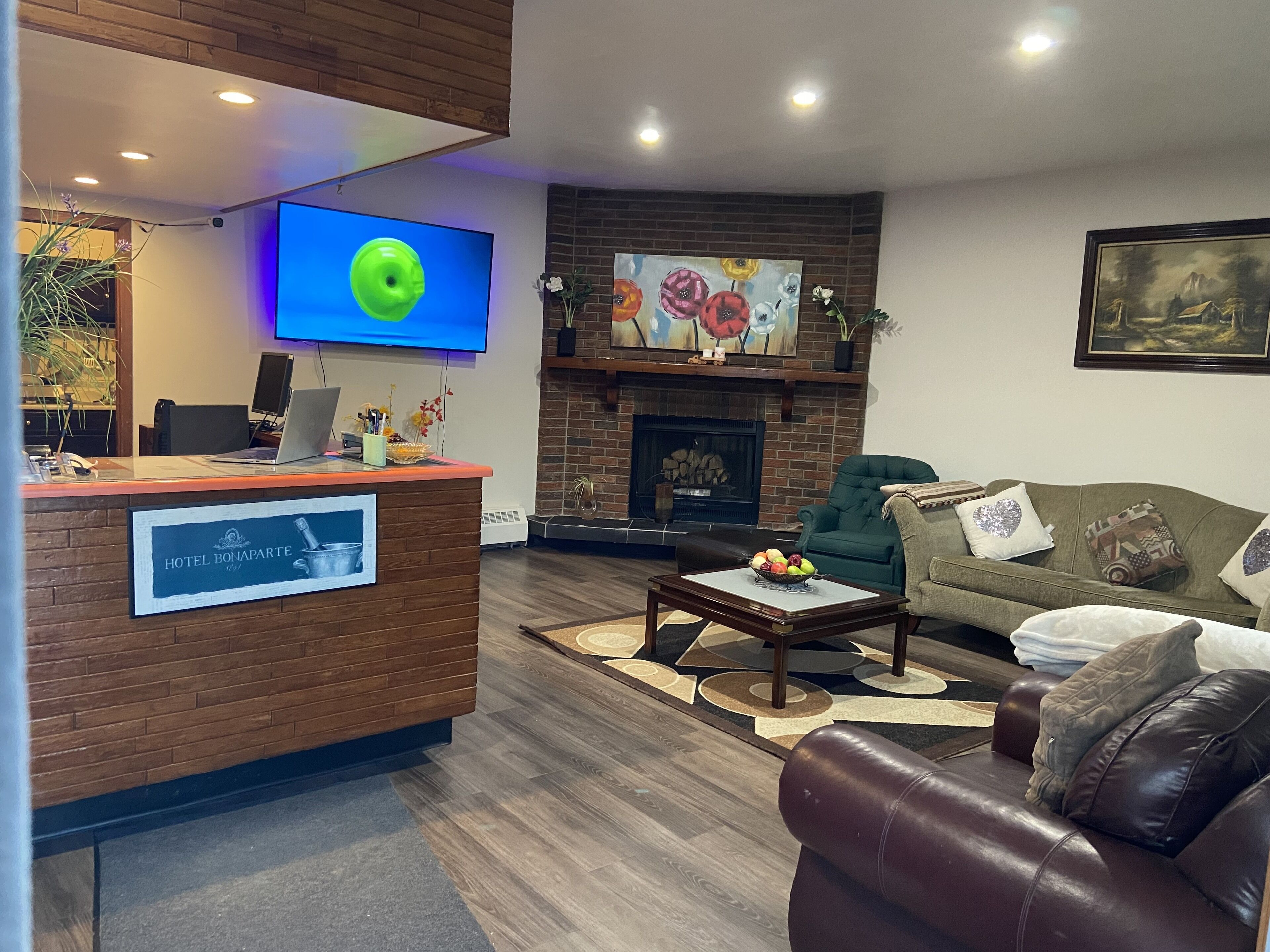 32-inch TV with satellite channels, pay films