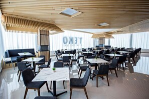 Se ofrece un desayuno bufé (20 MYR por persona)