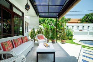 Terrace/patio - SHANGRILA (Denpasar)