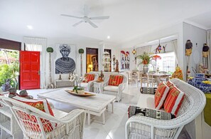 Interior - SHANGRILA (Denpasar)