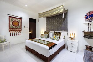 4 bedrooms, in-room safe, blackout curtains, iron/ironing board - SHANGRILA (Denpasar)