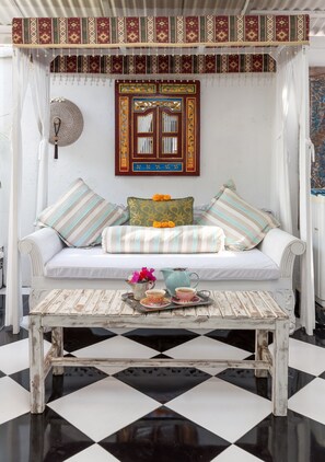 Interior - SHANGRILA (Denpasar)