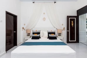 Deluxe Villa | Living area