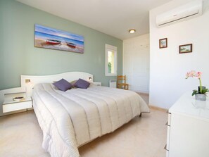 3 bedrooms, iron/ironing board, WiFi