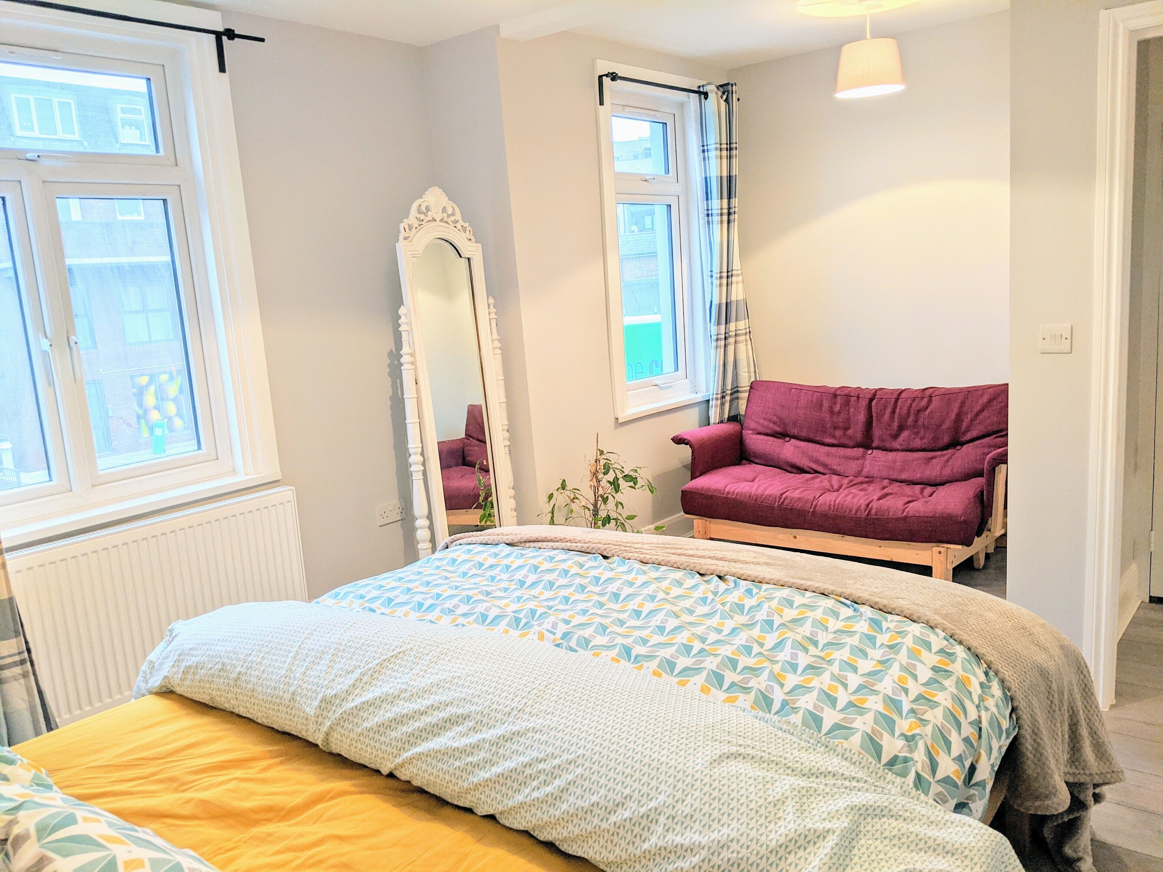 4 bedrooms, desk, iron/ironing board, free WiFi