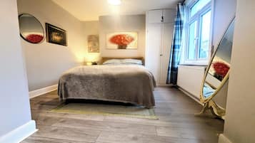 4 Schlafzimmer, Schreibtisch, Bügeleisen/Bügelbrett, kostenloses WLAN