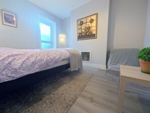 4 bedrooms, desk, iron/ironing board, free WiFi