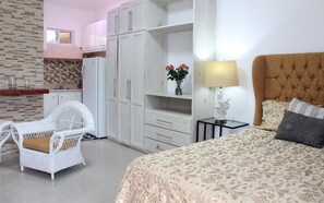 1 bedroom, iron/ironing board, internet, bed sheets