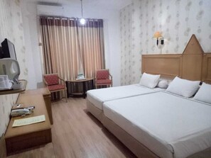 Habitación triple familiar | Escritorio y wifi gratis 