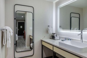 A modern bathroom with a large mirror, a sink, and a towel rack. - Bluestem Hotel Torrance Los Angeles, an Ascend Collection Hotel (Torrance)
