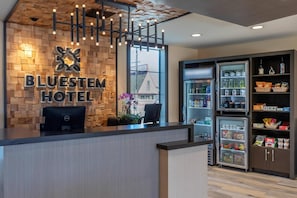 Gift shop - Bluestem Hotel Torrance Los Angeles, an Ascend Collection Hotel (Torrance)