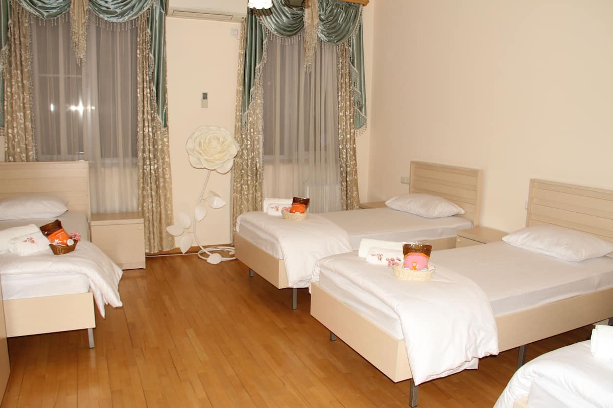 Double Room | Premium bedding, soundproofing, iron/ironing board, free WiFi